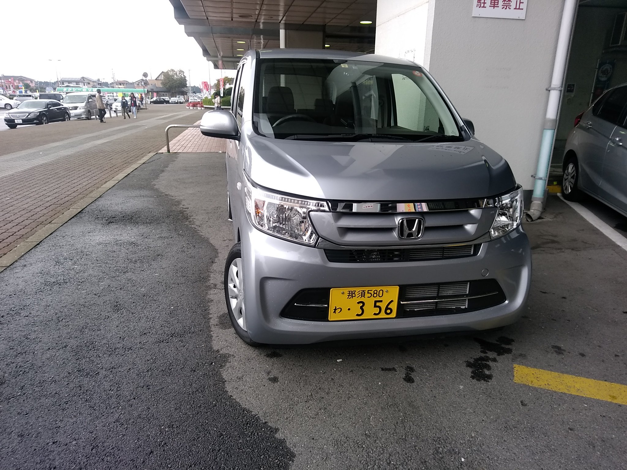 無人駅の駅長 ナンバープレートの数字が1つ違い 356と357 のホンダn Wgn 後期型 Dba Jh1 のレンタカーを撮影した画像ありました おそらくほぼ同時に登録された個体ですね Honda ホンダ Nwgn N Wgn エヌワゴン レンタカー T Co