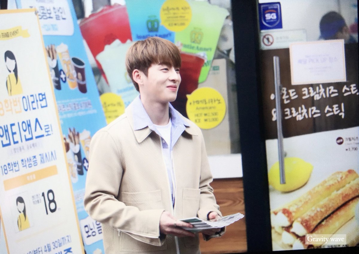 gravitywave_'s tweet photo. 180319 훈남센빠이가주는 대학내일 받고가세용,,💗 #오승석 #허니스트 #ohseungseok #HONEYST https://t.co/Z6zsY8pxMe