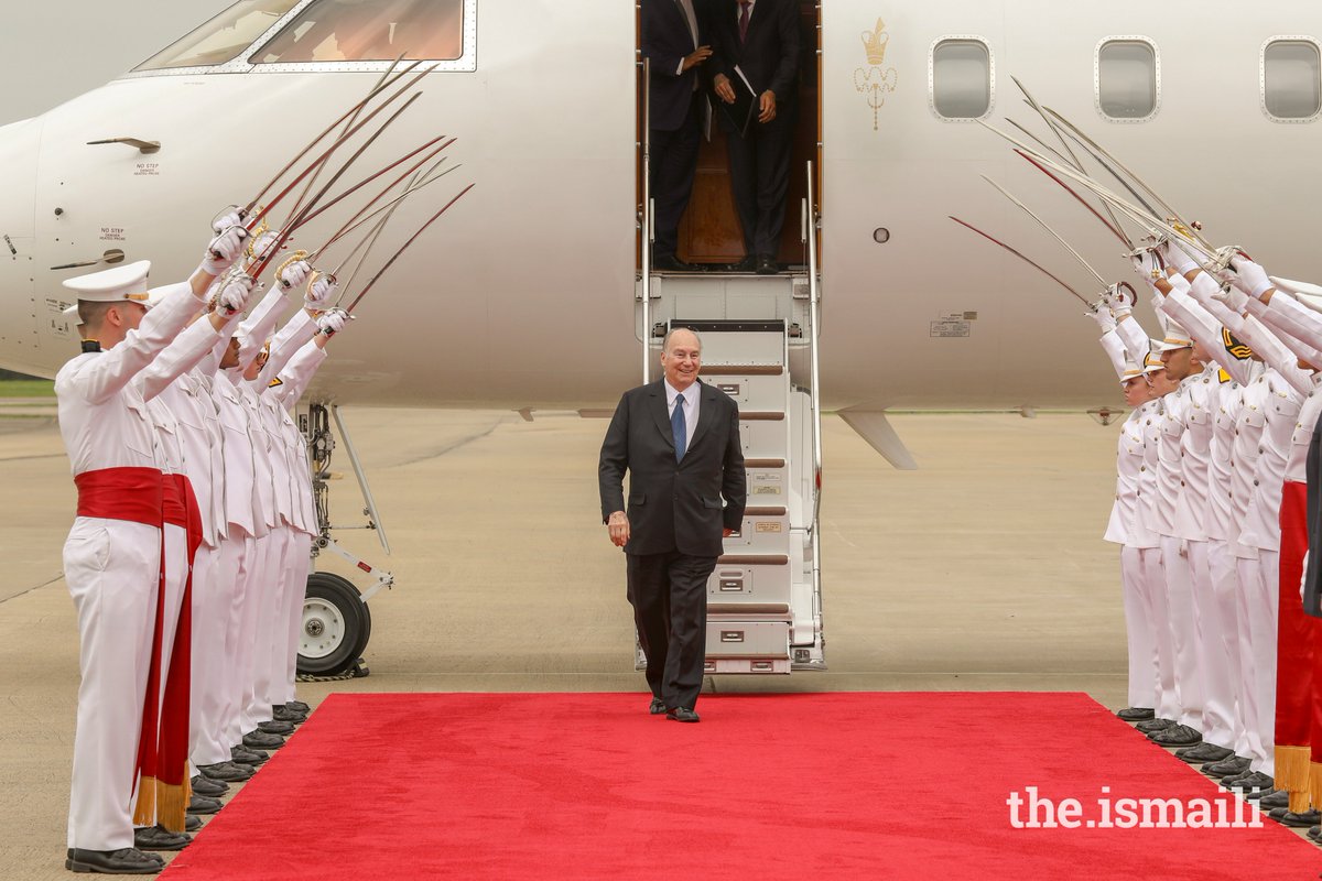 TheIsmaili's tweet photo. Article: Mawlana Hazar Imam welcomed by Texas officials in Houston. Read more: https://t.co/NplVP5ZAya #DiamondJubilee #AgaKhan #Ismaili #OneJamat #USAVisit https://t.co/VbPOuNPfok