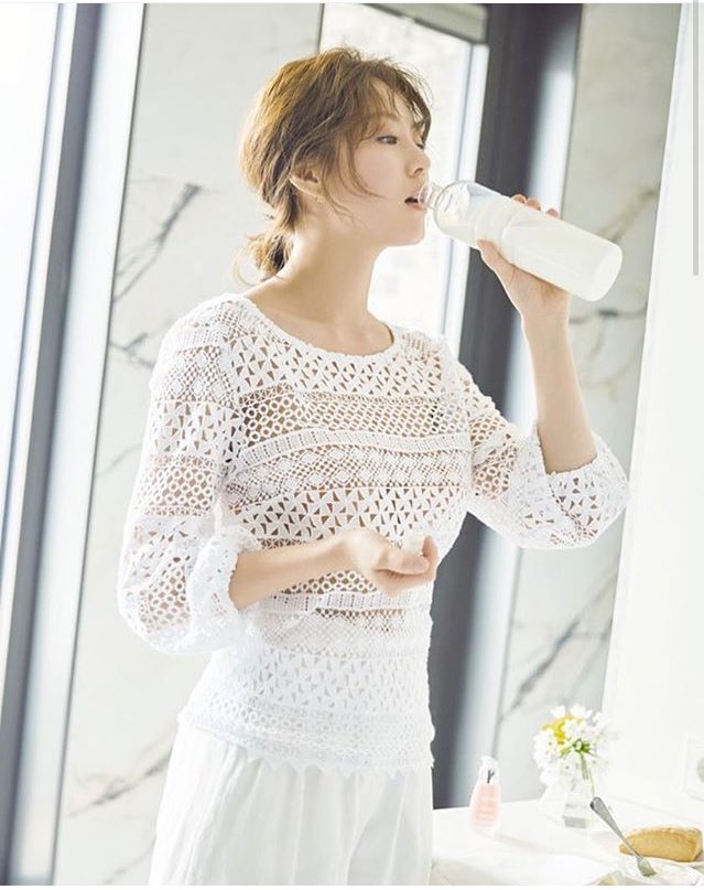 00seungyeon's tweet photo. Grazia April Issue is out 🌼 #Grazia #Darphin #Intral https://t.co/yC8RnXzbNL https://t.co/5lUHTdhDZK