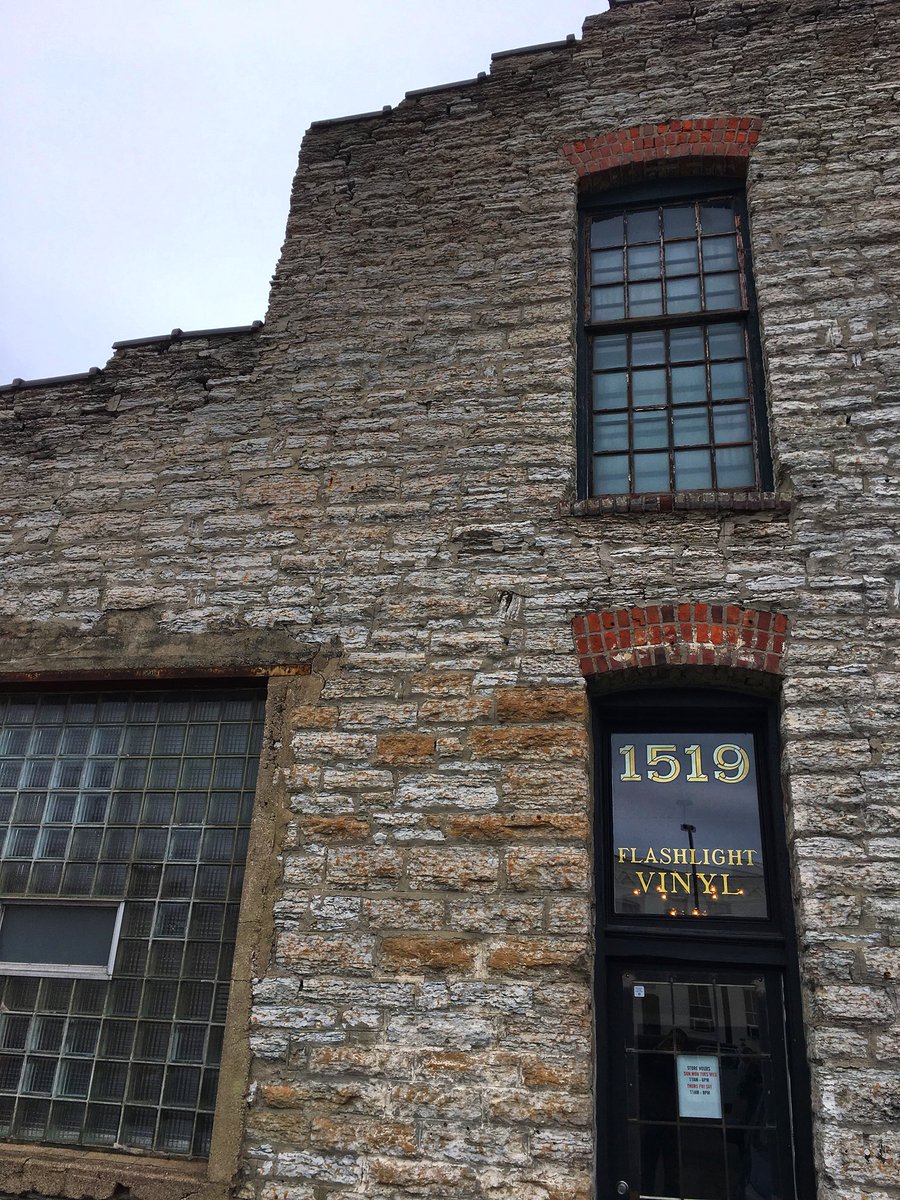 What’s not to dig about the Alamo-meets-turntable aesthetic @flashlightvinyl in #minneapolis?