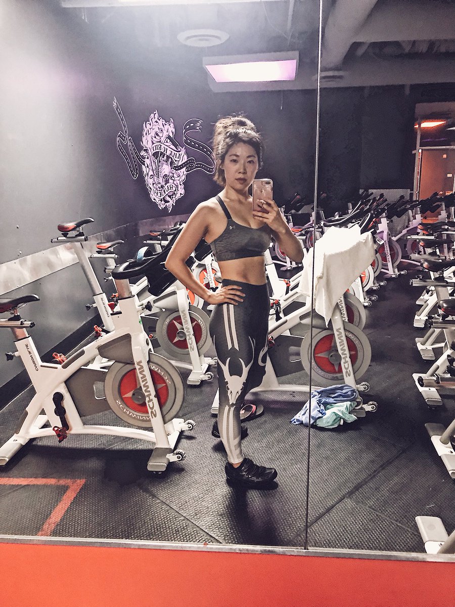 iamcindychu's tweet photo. Why canβt my abs pop all the time? After class is when they look the best. #fitness #questforabs π€π€·π»ββοΈππ»ββοΈ https://t.co/YfMSxEhtnr