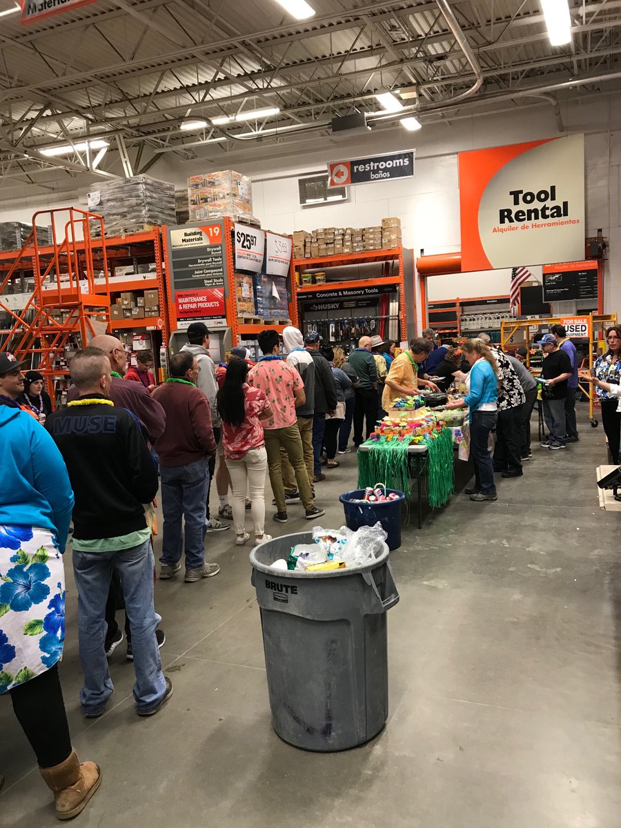 HerbScott6's tweet photo. Celebrating success at 1548 with great food Hawaiian style! #1548strong https://t.co/TXIbrsi59o