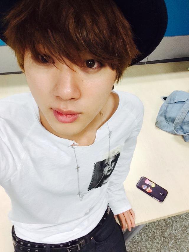 BirthRenne's tweet photo. Jin e o rei da sensualidade😁😂
#BTSNMDDAY2
#THOSFansBTS19M @BTS_twt https://t.co/TNszVEUsq1