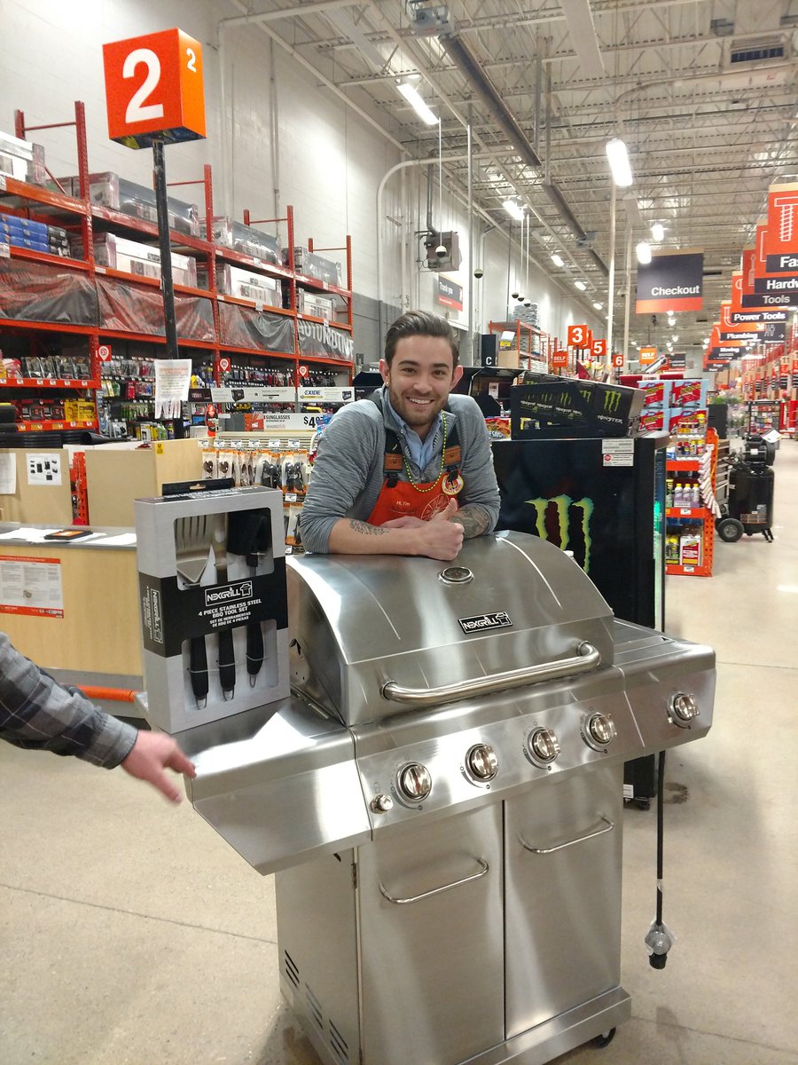 michaelcasey57's tweet photo. D30 DS Aaron won a grill at our success sharing meeting! #chefAaron @Mark_Gridley @jo_yates4 @joshedelbrock17 @HomeDepotBright @ameen https://t.co/w6VqerhBZZ