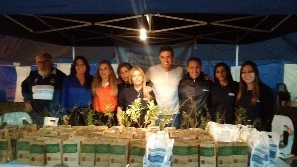 SuarezDiegoH's tweet photo. #AcuerdoSocioAmbiental #SanJusto, acompañamos a la ciudad de Balnearia en su 107 aniversario con entrega de especies nativas y actividades de forestación en el FESTI-BAL @AlejandraNovara @SecAmbyCC @MinAAySP @paolagarraza https://t.co/YodZz15RHW