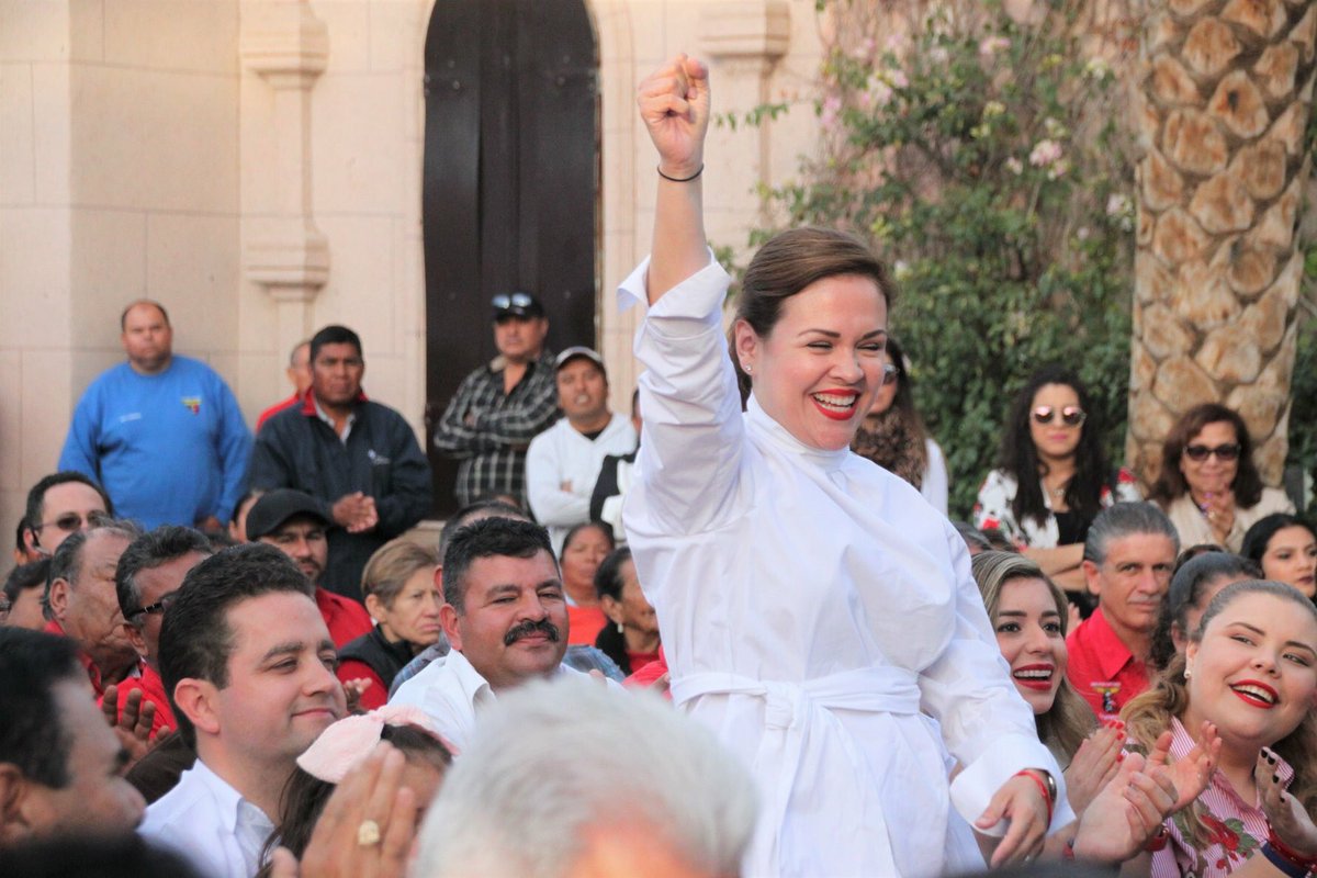 GabyGonzalezN23's tweet image. Hoy inicia una nueva historia, con la toma de protesta de los candidatos del PRI a la Presidencia Municipal y Diputación Local, @titilo78 y @JECarrasco y Yo Estamos Listos.

Gracias Presidente @gtzsanchezmx por ser testigo de honor.

#EnSanLuis
#EstamosListos
#LosMerosMeros