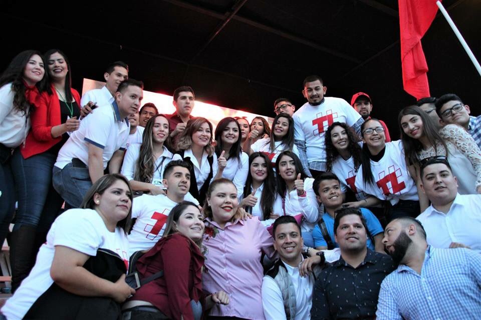 GabyGonzalezN23's tweet image. Hoy inicia una nueva historia, con la toma de protesta de los candidatos del PRI a la Presidencia Municipal y Diputación Local, @titilo78 y @JECarrasco y Yo Estamos Listos.

Gracias Presidente @gtzsanchezmx por ser testigo de honor.

#EnSanLuis
#EstamosListos
#LosMerosMeros