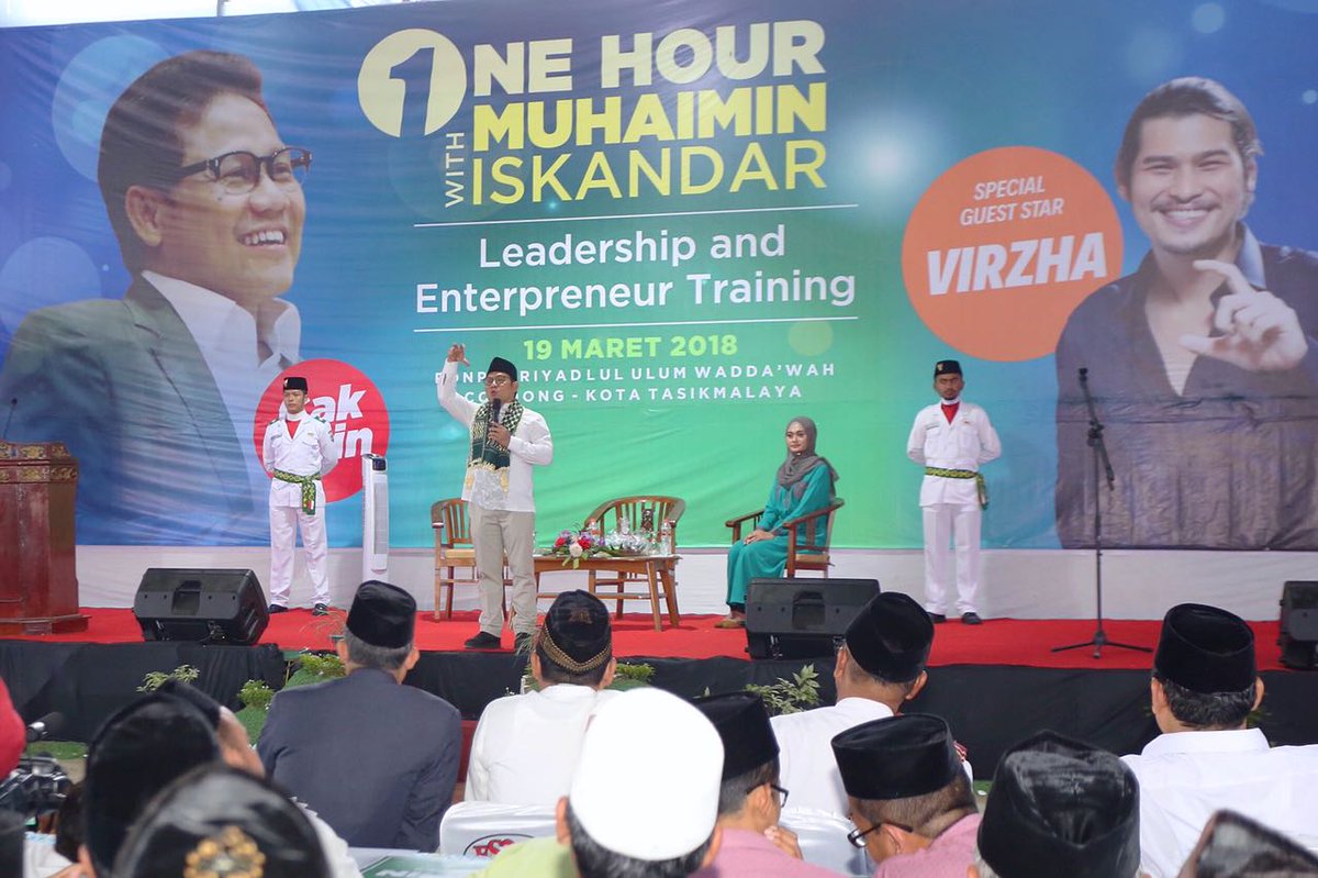 Rudi_Bagusiawan's tweet photo. Tiba di Ponpes Riyadlul ‘ulum wadda’wah Condong-Kota Tasik, disambut ribuan santri
@cakimiNOW @jokowi @Jkw_CakImin @KORNASJOIN  @DPP_PKB @PDI_Perjuangan @eman_nahnu @Jazilul_Fawaid @manika_arbit @joinkalsel
 #CakiminUntukNegeri 
#1PKB #JoinKalsel2019 https://t.co/zM08ZcjklJ