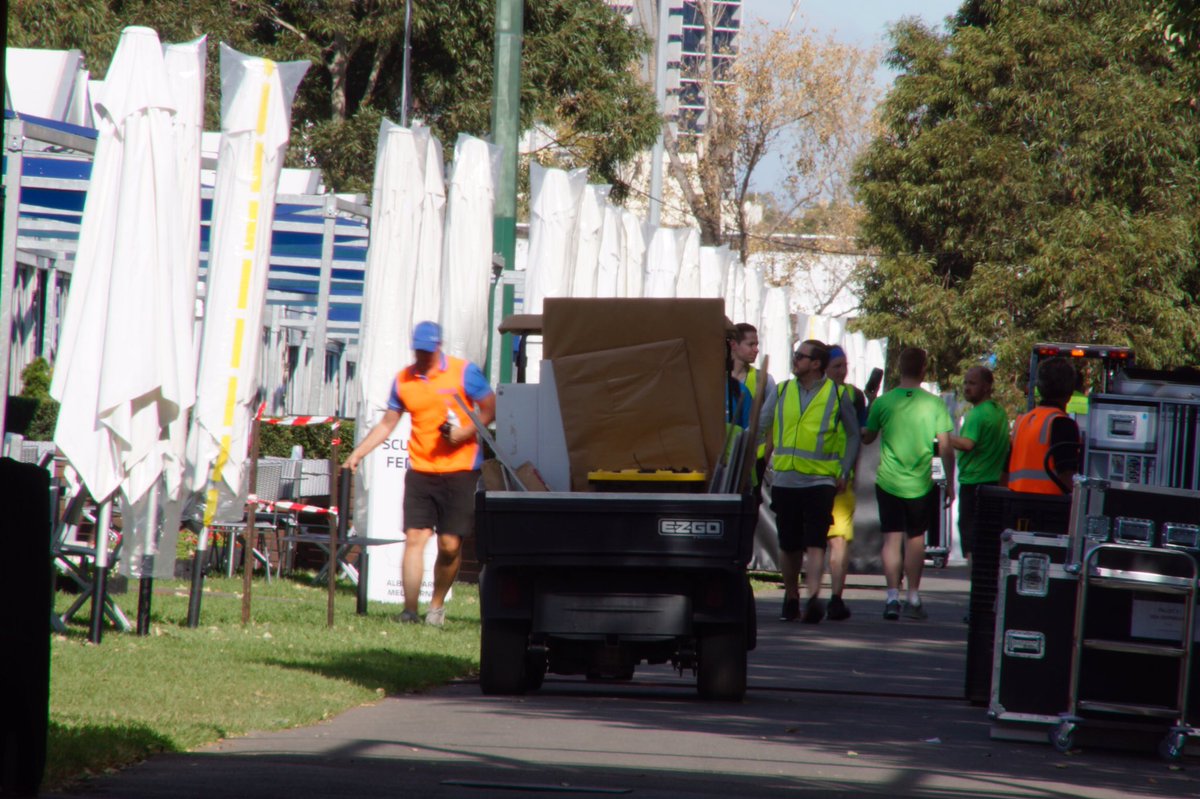 McLarenFamily's tweet photo. Lots of action in Albert Park this afternoon. The circuit will be setup in no time!! https://t.co/K0GVmZWzMq