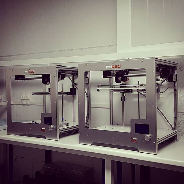 Balear3D's tweet photo. Impresora 3D Cub3D 
https://t.co/vEVK0lPLba
#balear3d #mallorca #cub3d #3dprint #3printing #findesemana #3dprinter #work #impresion3d #impresora3d #3dfilament #filamento3d #makers   #3ddesign #nonstop #hotend https://t.co/vhVlrEHXBJ
