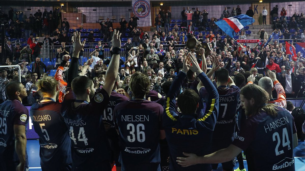 psghand's tweet photo. On débute la semaine avec quelques belles images ! L’album complet est à retrouver sur notre site officiel : https://t.co/XqZ6sZ1pWR (Crédits : PSG) #PSGFEN https://t.co/WafhfZtMq0