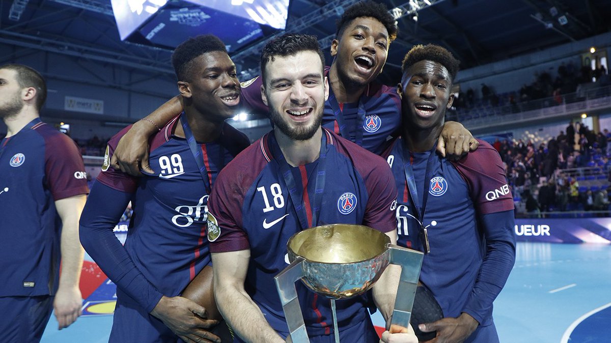 psghand's tweet photo. On débute la semaine avec quelques belles images ! L’album complet est à retrouver sur notre site officiel : https://t.co/XqZ6sZ1pWR (Crédits : PSG) #PSGFEN https://t.co/WafhfZtMq0