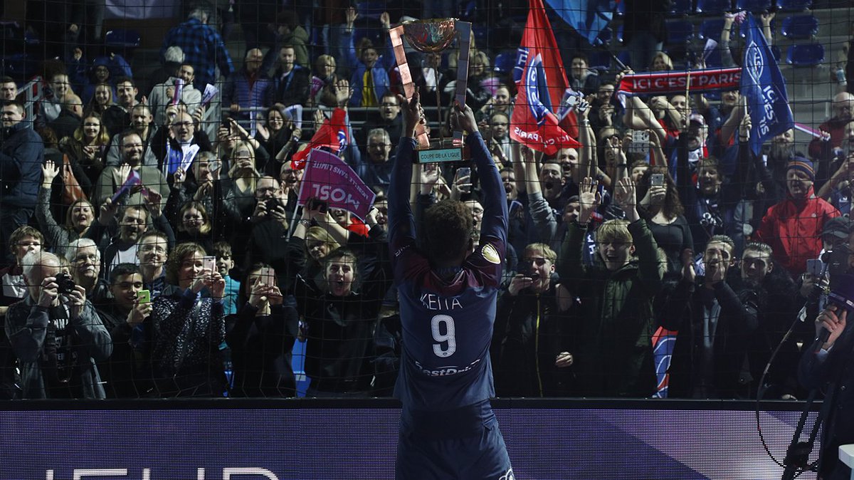 psghand's tweet photo. On débute la semaine avec quelques belles images ! L’album complet est à retrouver sur notre site officiel : https://t.co/XqZ6sZ1pWR (Crédits : PSG) #PSGFEN https://t.co/WafhfZtMq0