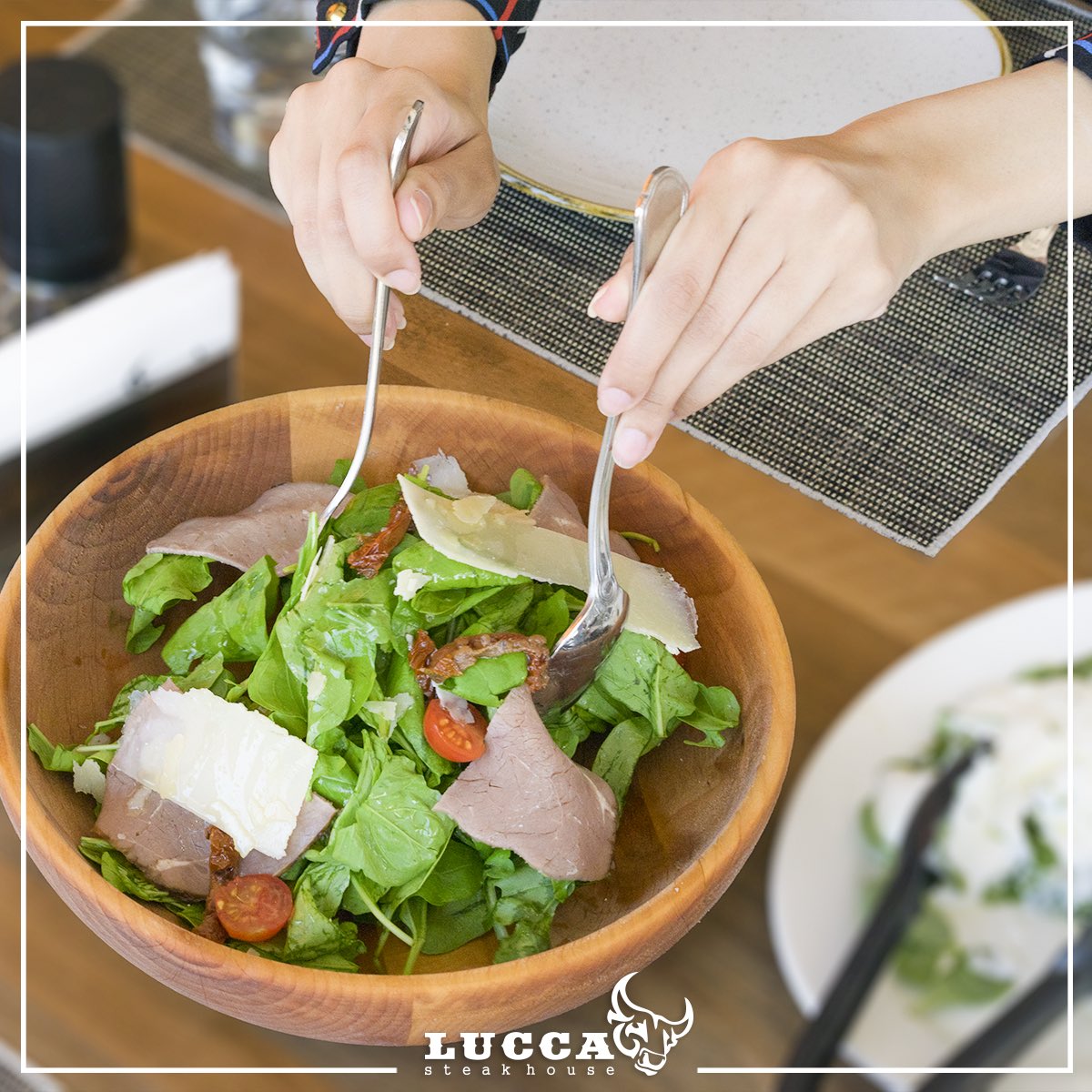 LuccaGcc's tweet photo. اثناء تحضير الاستيك استمتع بطبق سلطة صحي ولذيذ 😋🥗👌🏻

#luccasteakhouse #الكويت #الخبر #الشرقية https://t.co/rA4pEw5P9w