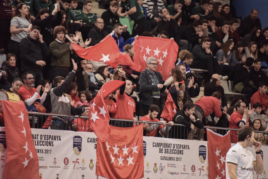 Por todos los padres que cada fin de semana apoyan desde la grada y disfrutan del #BalonmanoMadrileño. ¡#FelizDíaDelPadre! 😊