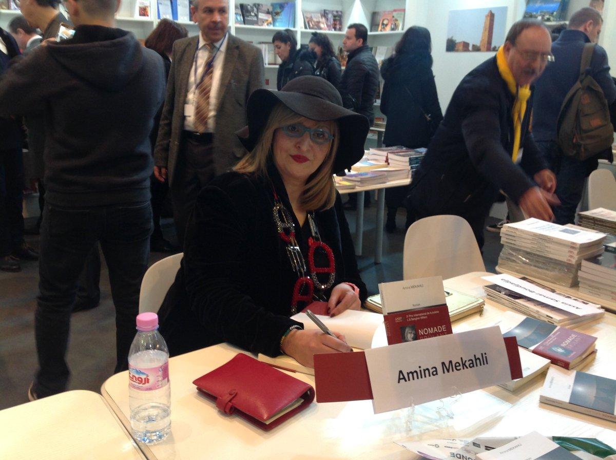 AminaMEKAHLI's tweet photo. Vente dédicace #salondulivre2018 Paris au stand #Algerie 
#NomadeBrûlant #LeSecretDeLaGirelle https://t.co/yC5WBFOLZt
