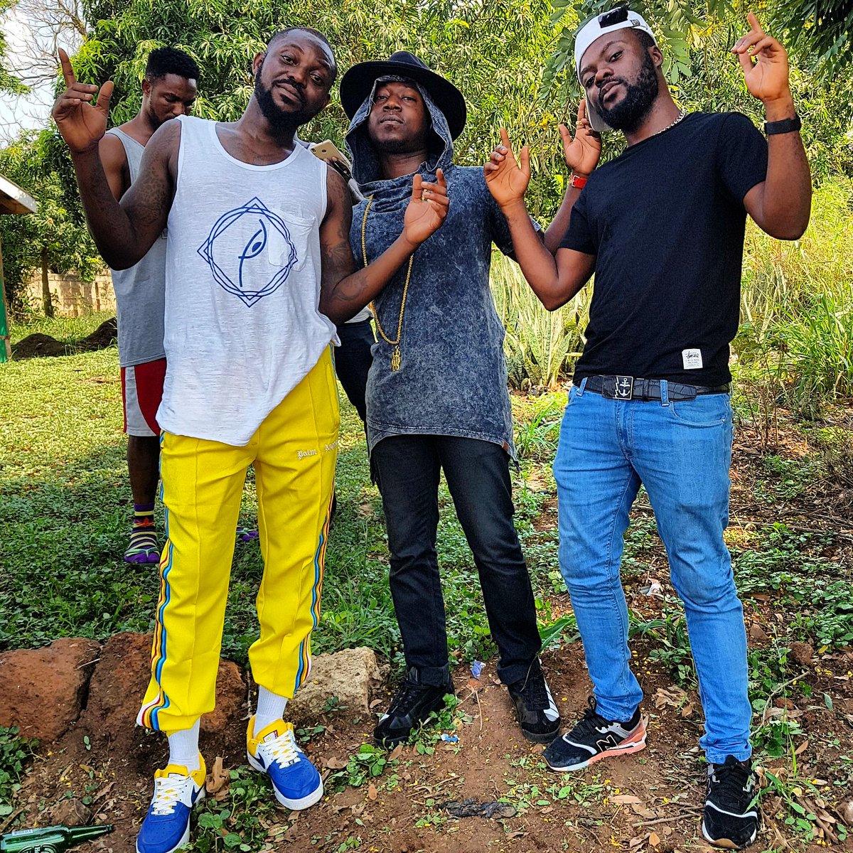 UptownEnergy101's tweet photo. Humble And Clean #ObiaaWoNeMaster dropping today @ponobiom ft @stonebwoyb #webadFamily
@cabumonline @FlowkingStone https://t.co/FmayXHSeKF