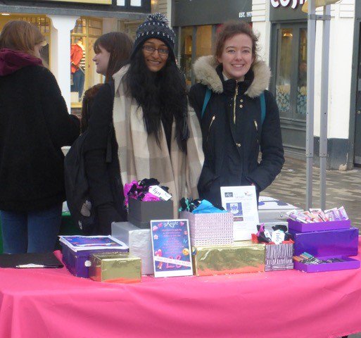TGS_Business's tweet photo. @TolworthGirls @youngenterprise Team Igknight meeting the @RBKMayor at the #YoungEnterprise trade fair in #Kingston on Saturday! https://t.co/pRmdYUekzW