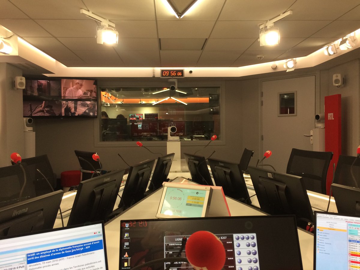 benetassart's tweet photo. Neuilly c’est parti #RTLbouge ! https://t.co/6OyBmMbThU