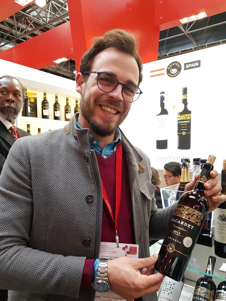 <a href="/ALCARDET/">BODEGAS ALCARDET</a> con sus vinos #DOLaMancha en su stand de <a href="/ProWein/">ProWein</a> #Düsseldorf