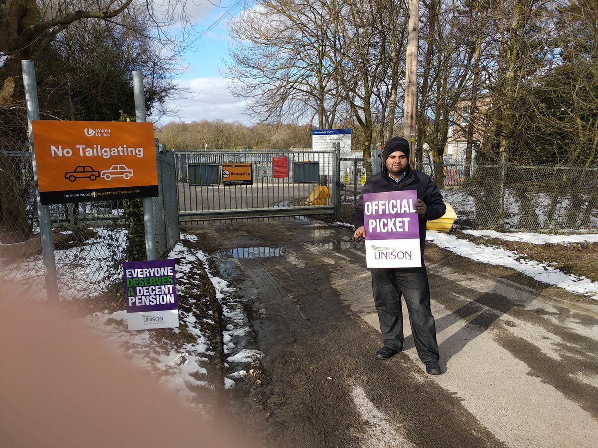 NavPMishra's tweet photo. On the #Unison picket with @kevd108 #UUpensiongrab @NorthWestUNISON @UNISONUU @unisontweets #Macclesfield https://t.co/kx5PT3QHst