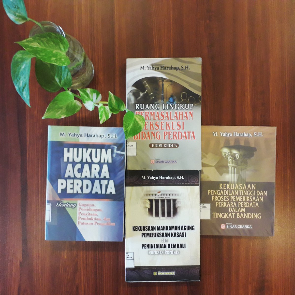 #KumpulanKoleksi
#M.YahyaHarahap

Koleksi buku M.Yahya Harahap tentang hukum perdata yang ada di perpustakaan kami , untuk lebih lengkapnya bisa cek di katalog online Daniel s.lev catalog.danlevlibrary.net