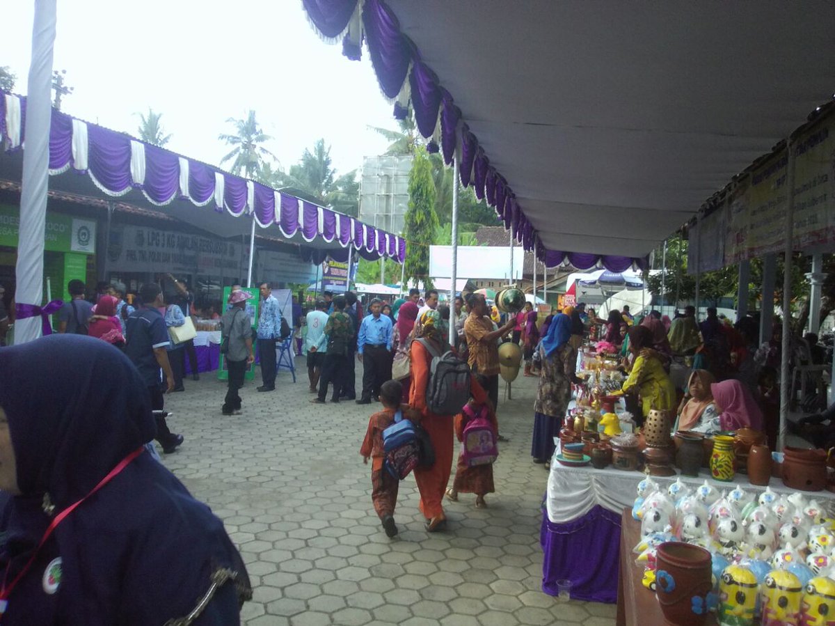 fatikhun74's tweet photo. Strategi Kembangkan potensi dan buka peluang #ProdukUnggulan melalui #ObalAbel #BUMDes #Trimitra di Kec. #Klirong Kebumen
#TPPIKebumen
#TPPIJateng
@jokowi
@EkoSandjojo
@taufikmadjid71
@AhmadErani
@ganjarpranowo
@fachrilabalado
@anwsanusi
@Wakhidjumali
@DimyatiD https://t.co/OdqvelWqma
