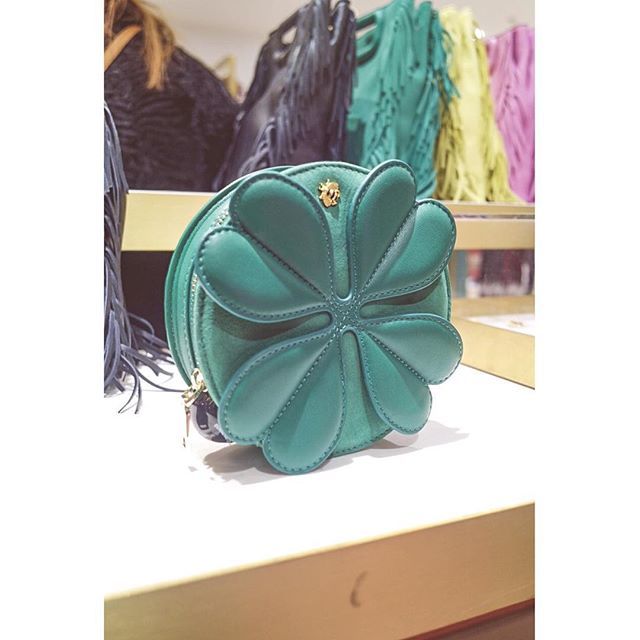 SurMaComete's tweet photo. https://t.co/LIA6zSmPvt Sac à 4 Feuilles
·
·
#makeawish #chance #portebonheur #sacamain #maje #majeparis #green #gold #stpatricksday #fashion https://t.co/zOkILnHdTY