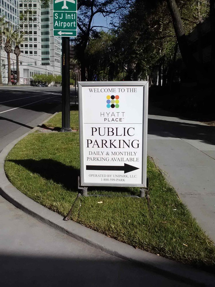 SureshChand_IT's tweet image. #Directionalsignage helps navigate employees and visitors through corporate headquarters and campuses. At Sign my Signs we offer a wide range of styles and materials for both #indoor and #outdoor use. signmysigns.com/directional-an…