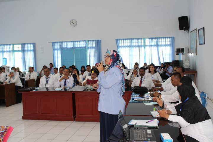 bppsdm_bp3medan's tweet photo. Peserta Penyuluh sangat sangat antusias dengan melontarkan banyak pertanyaan kepada Ibu @Natalia_Liandra  dan Ibu Fani selaku pemberi materi #pelatihanhebat
@brsdm_kp @puslatluhkp  @agu_zid @RendaMartanu @radoharahap @andyjaroet @Decca_iD https://t.co/kTRy390ZI2