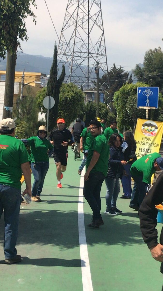 Fer_MercadoG's tweet photo. #FelizDomingo Seguimos con la intervención del programa #EnchulandoTuCiclopista donde personal de @Sus_MContreras @PC_MContreras @TeT_MContreras @Cul_MContreras @SSP_MContreras apoyo con diversas acciones en diferentes tramos de la Ciclopista #LaNuevaFormadeGobernar https://t.co/W5Ue8x0PqX