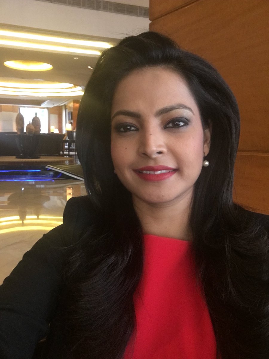 shwetajhaanchor's tweet photo. Happiness is a Habit-Cultivate it😊#MondayMotivaton https://t.co/zl8Dc5fFSE