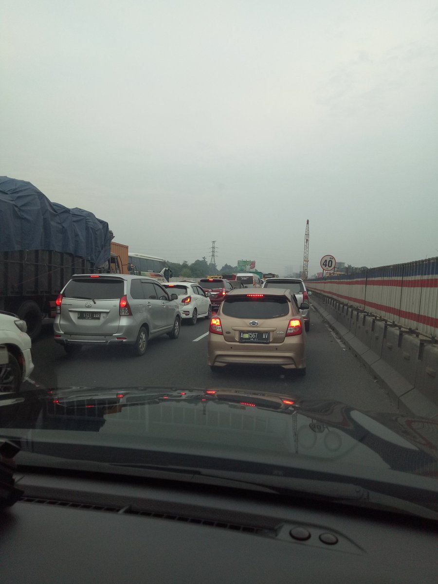 Cikampek jkt masih macet td jam 6:30 pagi