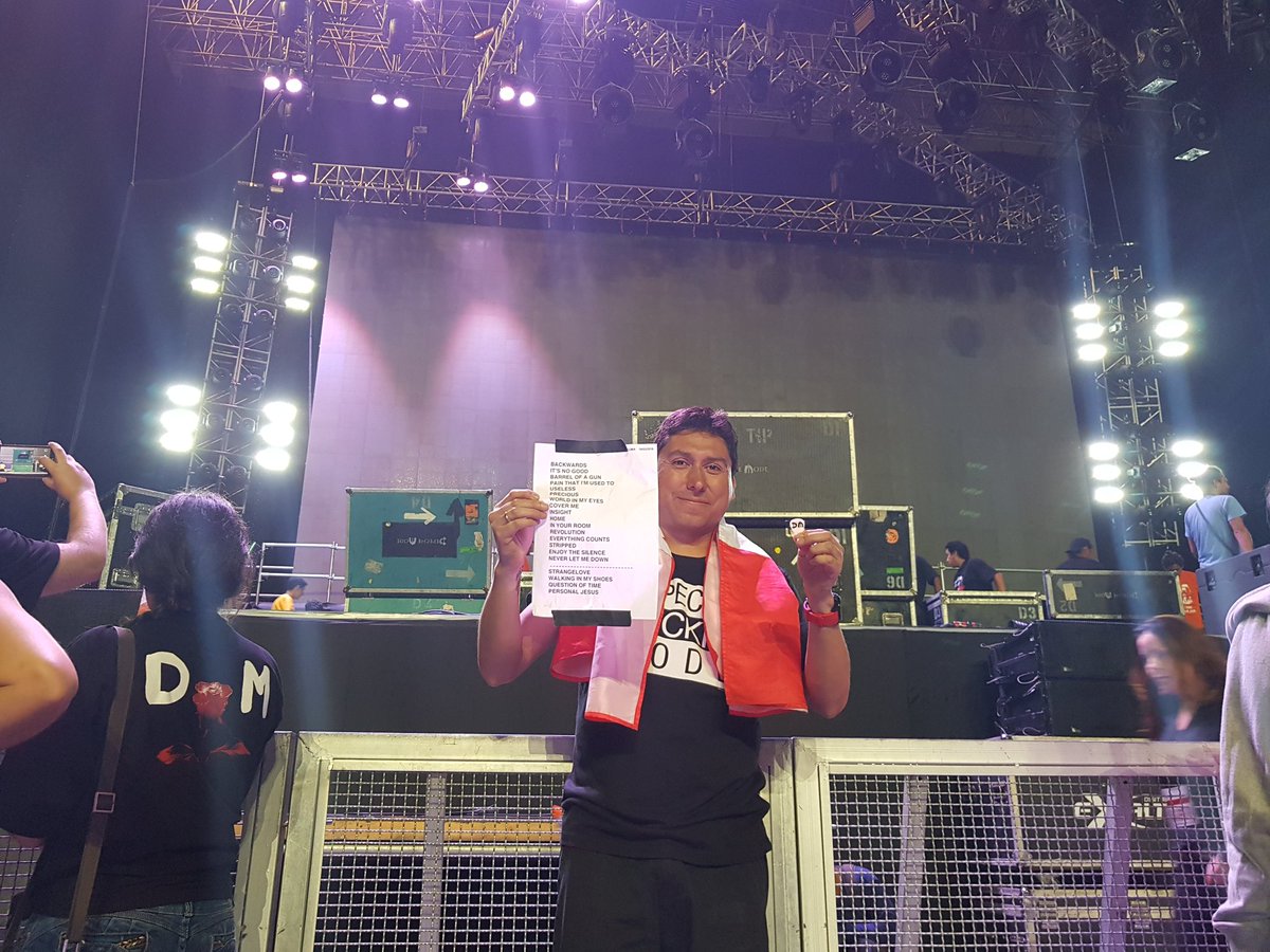 DMDevotion_Peru's tweet photo. Otra uña y el setlist de Martin se quedan en Lima 😍
Gracias Peter Gordeno ♥️
@DMDevotion_Peru @depechemode https://t.co/uF3cI4mXVi