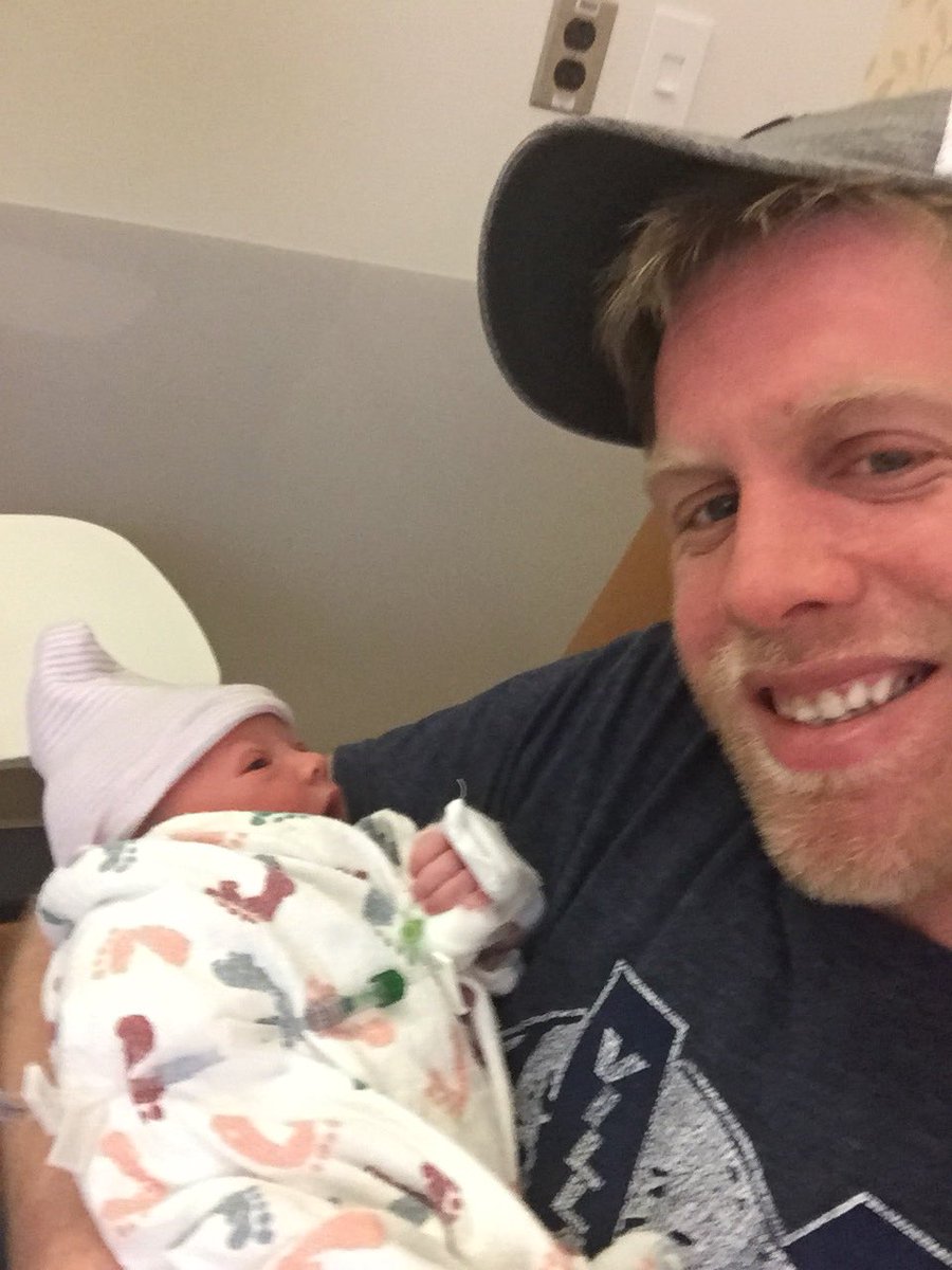 ChrisDuPrau's tweet image. @oneshiningpod @clubtrillion @tatefrazier for proof on the previous tweet...shes ready to #dropbags for a #FriendOfTheProgram shirt