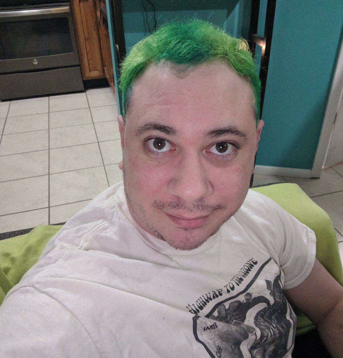 gaiusjaugustus's tweet photo. This #ActualLivingScientist just dyed his actual hair again. I study #cancer #healthdisparities and I'm ready to get back to work after a relaxing weekend with my family. #ScientistsWhoSelfie have lives outside science. Represent, y'all #QueerSTEM #transSTEM https://t.co/2prHzGpvAm