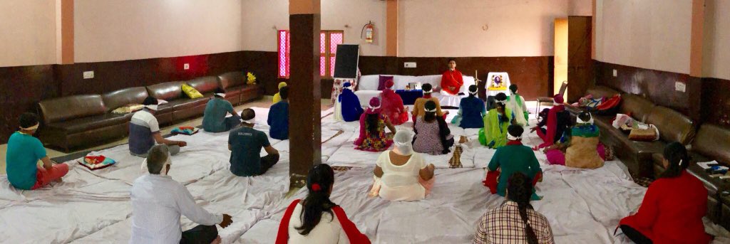 sidashPA's tweet photo. With the blessings of Gurudev @SriSri , our Super dynamic duos @theashwaniarora @Thesiddharthkar just completed happiness program for youth &amp; Parents special happiness program in Hapur , shared waves 🌊 of love, Sattva, knowledge, commitment among beautiful souls. https://t.co/NXRzDZ6LaG