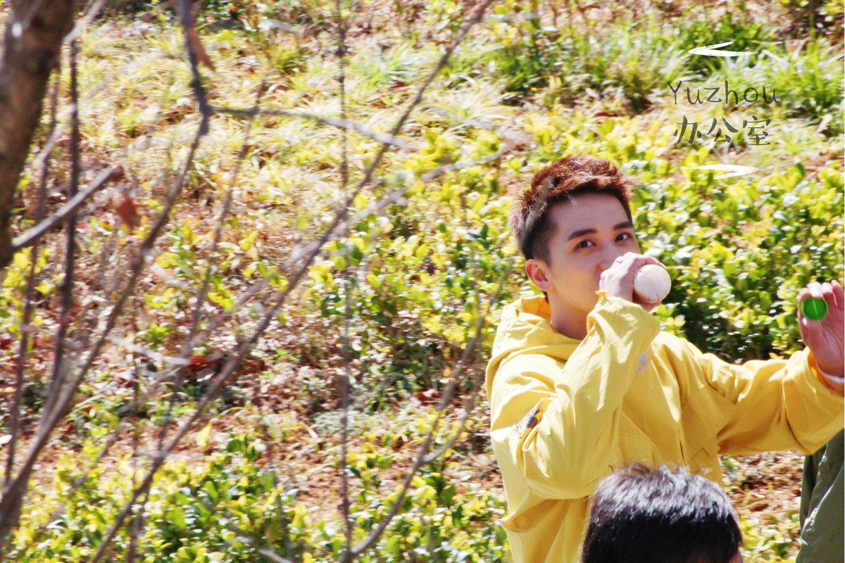 zznoii's tweet photo. 180319 น้องโจวถ่ายรายการ 高能少年团 (Give Me Five)
ถูกโฉลกกับสีเหลืองเนอะ 😆💛
YuZhou_办公室
https://t.co/PUOL9Hbp52
https://t.co/0v9rjTjge4
https://t.co/St2j7amwZ4
https://t.co/fnHTZrayPy
#TimmyXu #weizhou https://t.co/iC9xOoVHDr