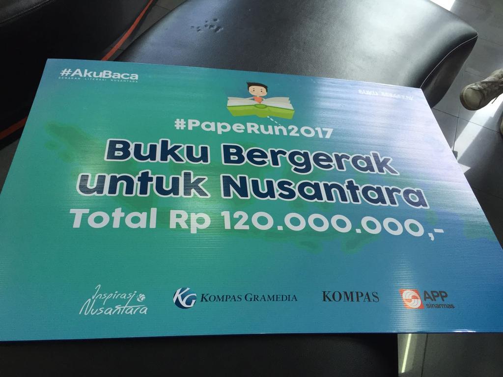 SonoraFM92's tweet photo. 13.08 #LiputanSonora
@hariankompas mendonasikan 60 paket "Buku Bergerak Untuk Nusantara" melalui Gerakan #AkuBaca @KompasGramedia . Donasi ini diambil dari Biaya Pendaftaran Peserta #PapeRun2017 yg lalu. ( by @kelsisawitri23 ) https://t.co/RPthWUqQqU