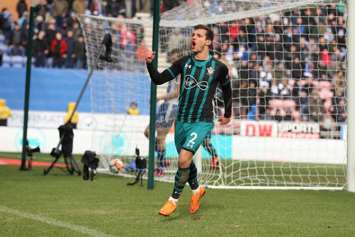 dailyechosaints's tweet photo. [Southampton FC] THE VERDICT: Hughes delivers the perfect formula https://t.co/OOVYP3WuNU #saintsfc https://t.co/YY64EDQJMv