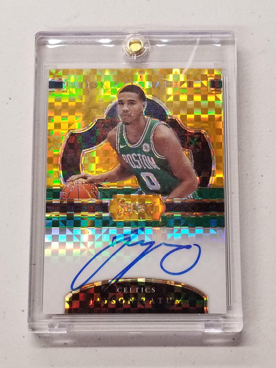 SCCTradingCards's tweet image. MONSTER pull out of 2017-18 @PaniniAmerica Select BKB tonight Jayson Tatum Gold Prizm Rookie auto, numbered 10/10! What a hit for the Celtics Rookie Phenom! #Celtics #pullingfire #flamethrower