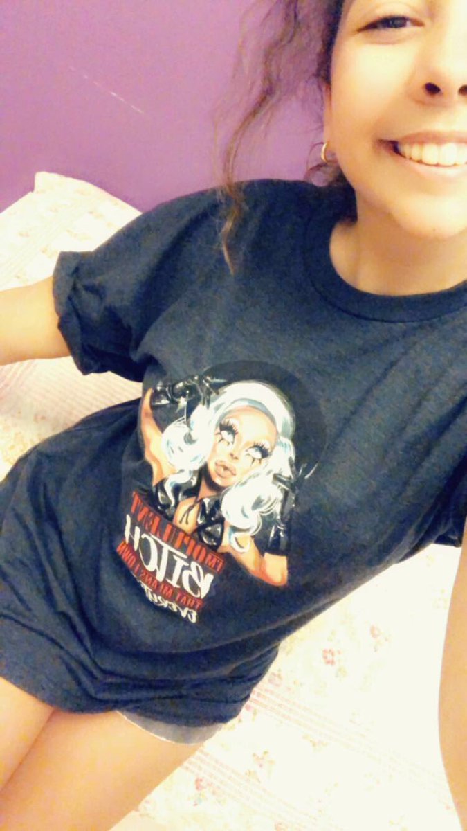 little_roe's tweet photo. There were only Larges left in stock but did that stop me?β£οΈ @ajaqueen you got some top quality merch, comfortable for the body n the soul ππππ½ #ajakween #kweenofmerch #myqueen #happyqueergal https://t.co/waTiM15KIQ