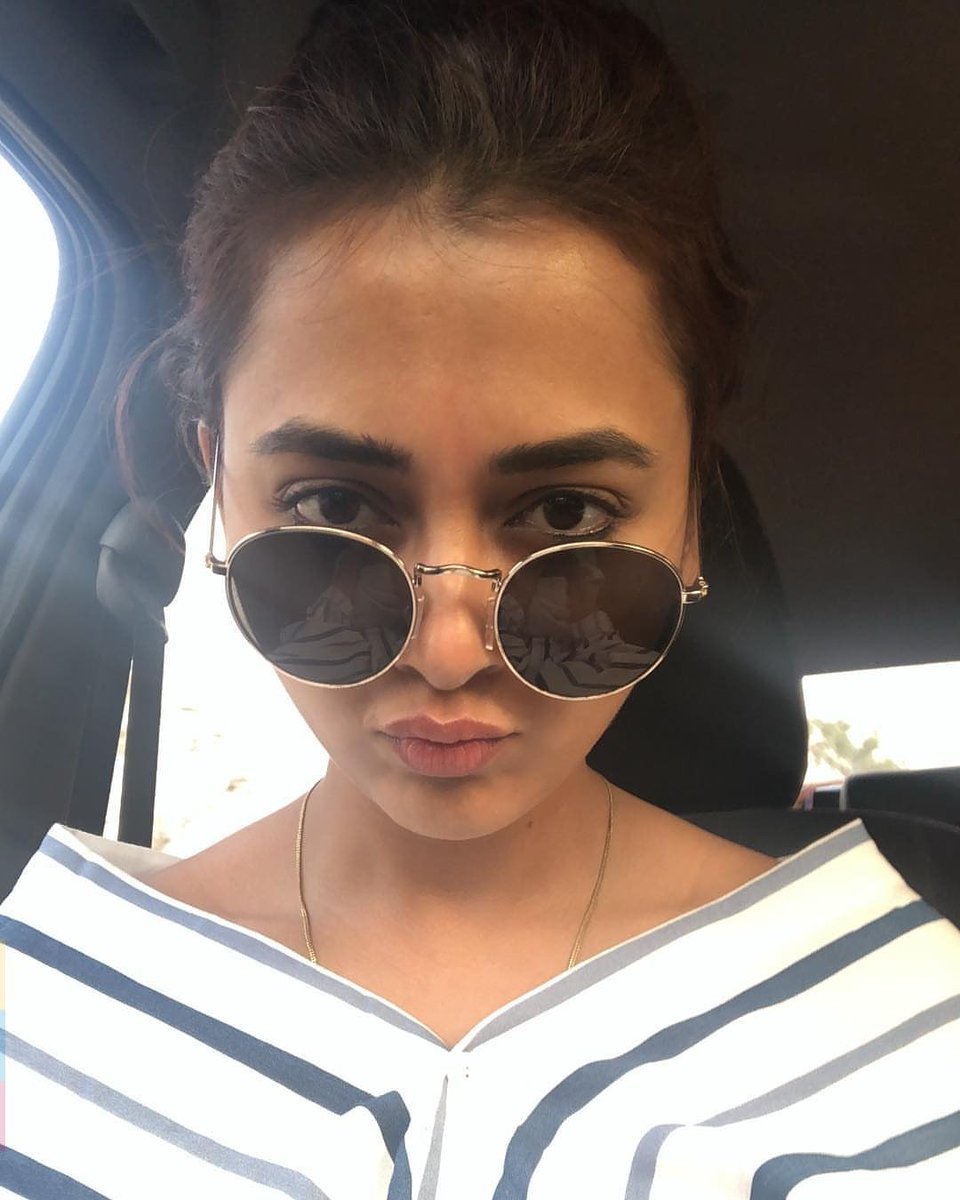 telly_updates2's tweet photo. #latestoffscreen #pic #audia6 #newcar
#TejjaswiPrakash_Diya
#tejaswiprakashwayangankar #ragini #swaragini #tejaswi #rishtalikhengehumnaya #rohitsuchanti #namishtaneja #swara #hellyshah #teja #raglak #dira #tejulove #tejit #dibhay #televisionworldchannels #RishtaLikhengeHumNaya https://t.co/V19h5JdNVs