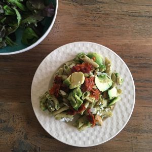 Voor vandaag hebben wij deze gemakkelijke en smakelijke groene pasta op het menu staan. Een lekker en kidsproof gerecht van  <a href="/Lijfstijladvies/">LijfStijl diëtisten</a>. Klik op deze link voor het recept: ow.ly/Hf4n30iSaJ2. #pasta #groen #LijfStijl #kidsproef #gezond
