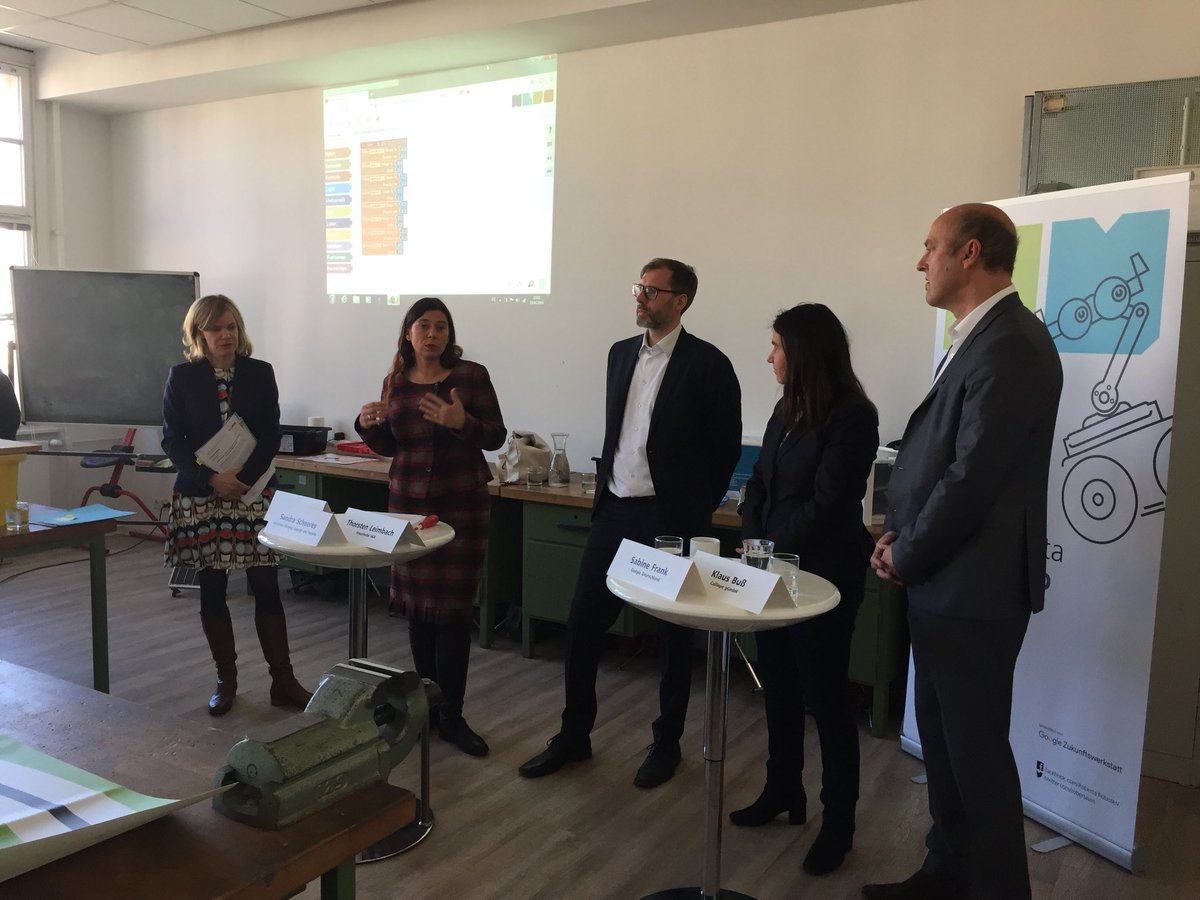 jungetueftler's tweet photo. Kickoff der #codinghubs von Google #zukunftswerkstatt und #Fraunhoferiais #openroberta https://t.co/WX7zsPS5uP