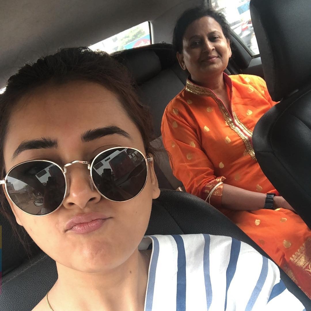 telly_updates2's tweet photo. #latestoffscreen #pic
#TejjaswiPrakash_Diya
#tejaswiprakashwayangankar #tejaswiprakash #ragini #swaragini #tejaswi #rishtalikhengehumnaya #tejasswiprakash #rohitsuchanti #tejaswiprakashwayagankar #dira #tejulove #tejit #dibhay #televisionworldchannels #RishtaLikhengeHumNaya https://t.co/It920d9R88