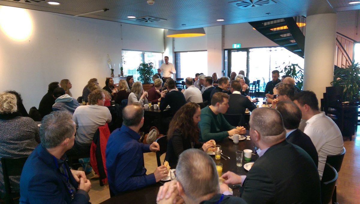 Kijk, het team van <a href="/SchadeloketTCMG/">Schade door mijnbouw</a> aan het ontbijt! Om 8.00 uur gaat de Tijdelijke Commissie Mijnbouwschade Groningen van start. Voor een onafhankelijke, ruimhartige en rechtvaardige afhandeling van de schade door aardbevingen in Groningen #TCMG