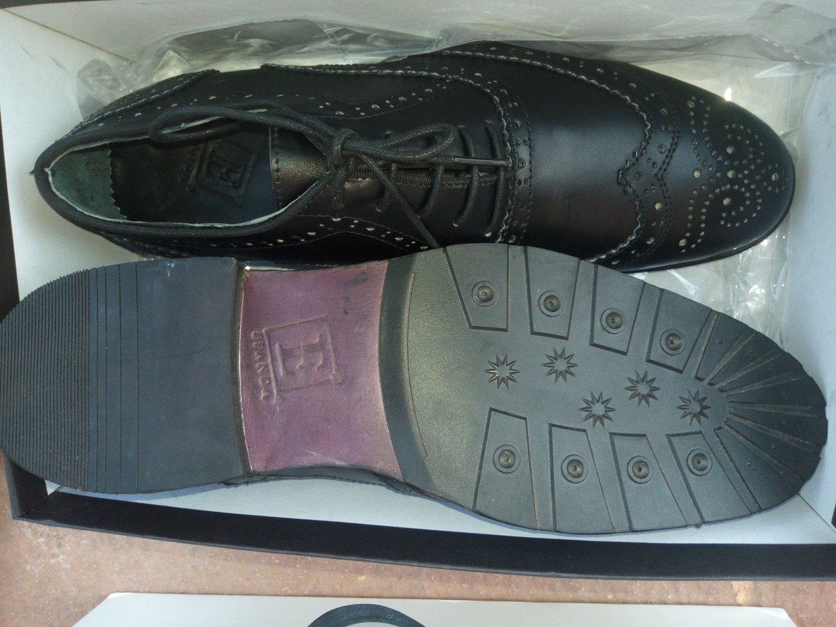 femmybabs's tweet photo. E sir, these pair of brogues that was delivered to a customer yesterday are just greeting you. Many thanks to all our customers, may the new week be more fruitful than you imagine. #Efanda #BespokeShoes #Handmade #ProudlyMadeinNigeria https://t.co/LhpnEwl0yi