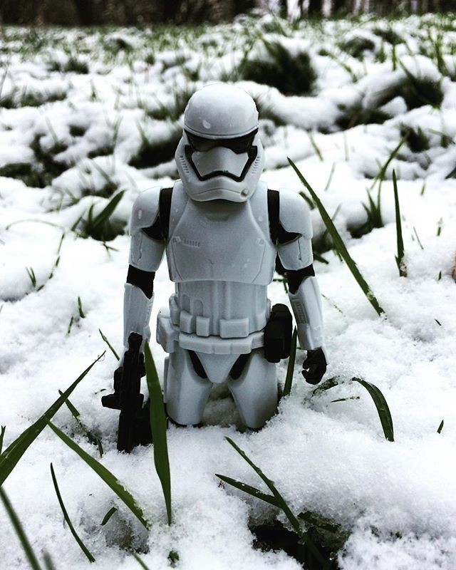 marla29's tweet photo. Saturnin, le stormtrooper, trouve quand même que ça caille grave sur Hoth en ce moment....
Saturnin, the stormtrooper, says that it’s freezing this times on Hoth...
#mylifeofstormtrooper #starwarstoys #starwarsinreallife #stormtrooper #starwartoy #fun #g… https://t.co/BFMMYGIZ6i https://t.co/3GbwVR0uQT